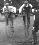 high-wheel-bicycle-racing-tn